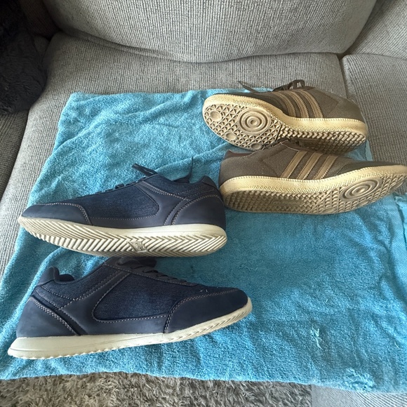 (2) Pair of Men’s casual shoes Sz. 10 - Picture 2 of 4